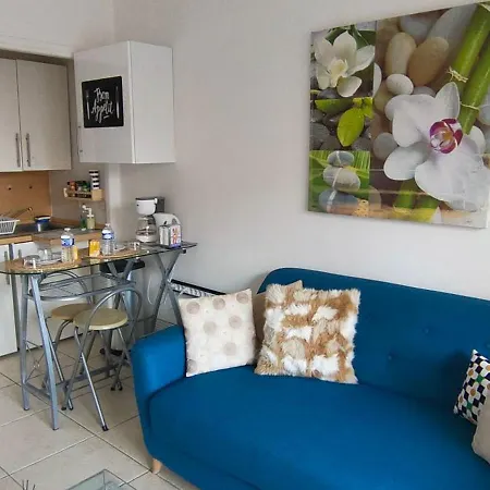 Ouest, Near The Apartment Nizza